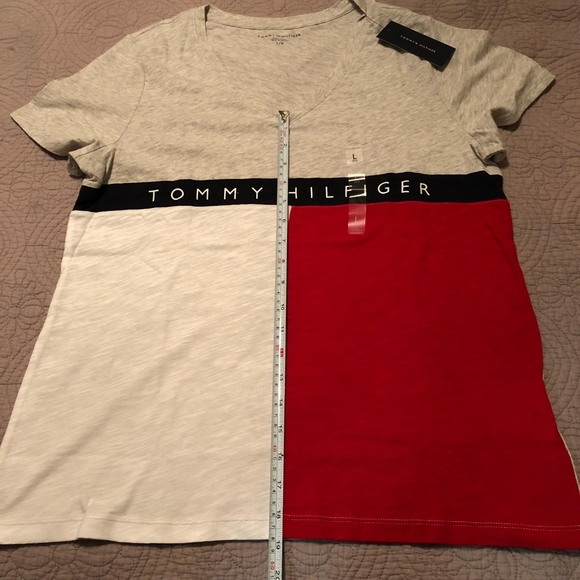 🆕️ Tommy Hilfiger Womens V Neck Tshirt - Picture 6 of 6